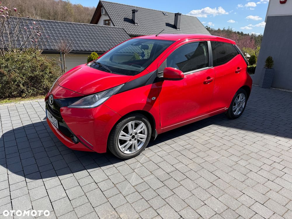 Toyota Aygo x-play touch - 1