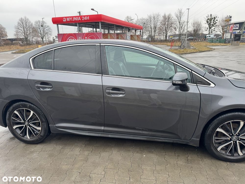 Toyota Avensis 2.0 D-4D Premium - 4