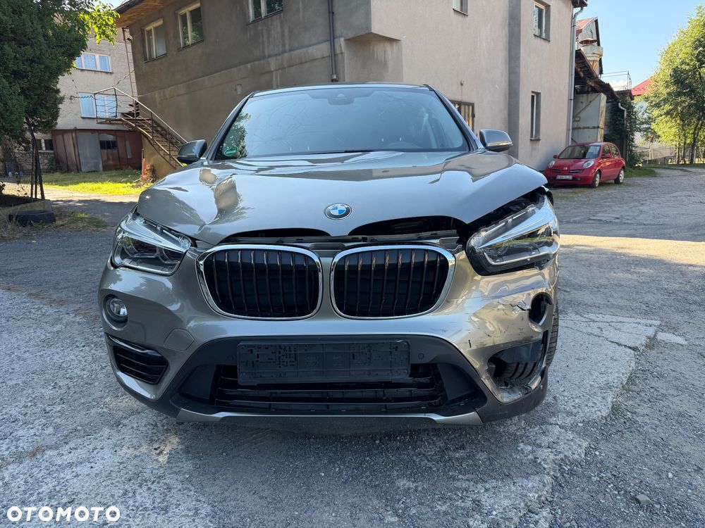 BMW X1 xDrive20i Sport Line - 3