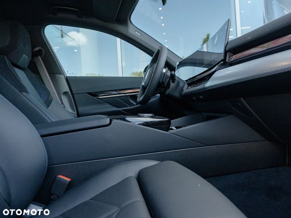 BMW Seria 5 540d xDrive - 9