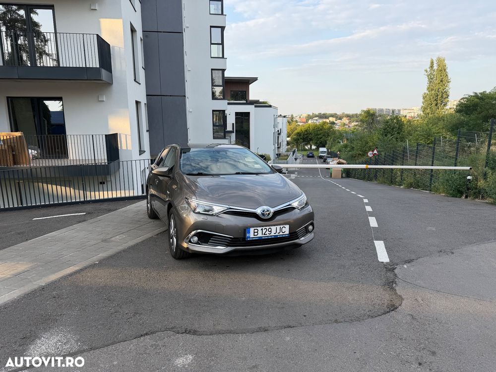 Toyota Auris 1.8 L VVT-i Sol + - 1