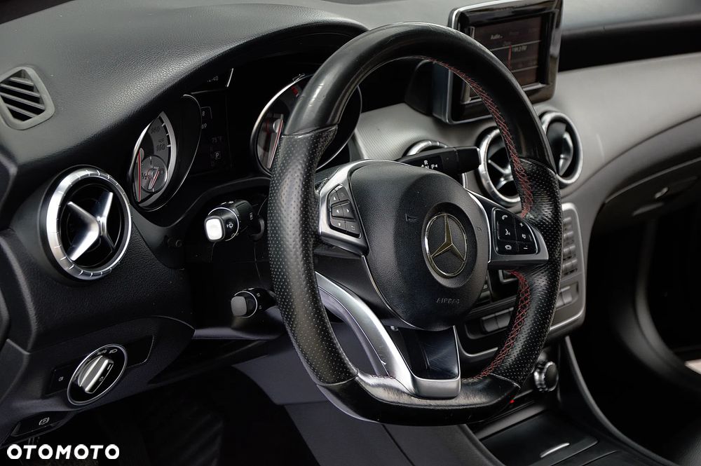 Mercedes-Benz CLA 250 Sport 7G-DCT - 12