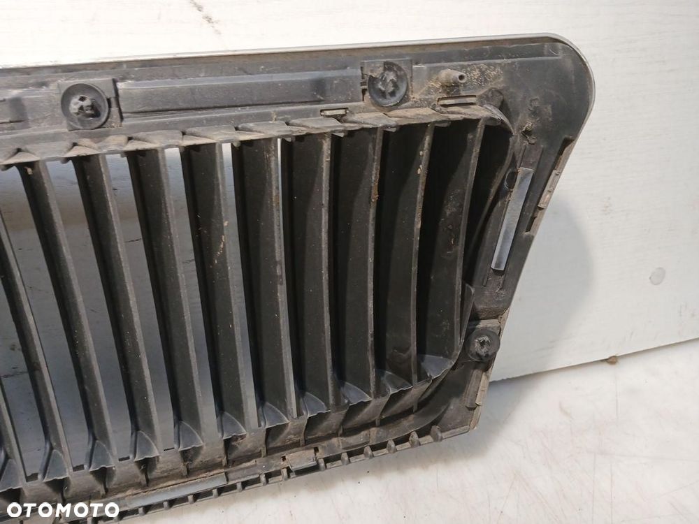 ATRAPA GRILL KRATKA SKODA OCTAVIA II 1Z0853668 - 3
