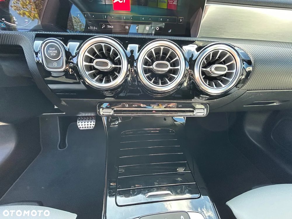 Mercedes-Benz CLA 200 7G-DCT Edition AMG Line - 25