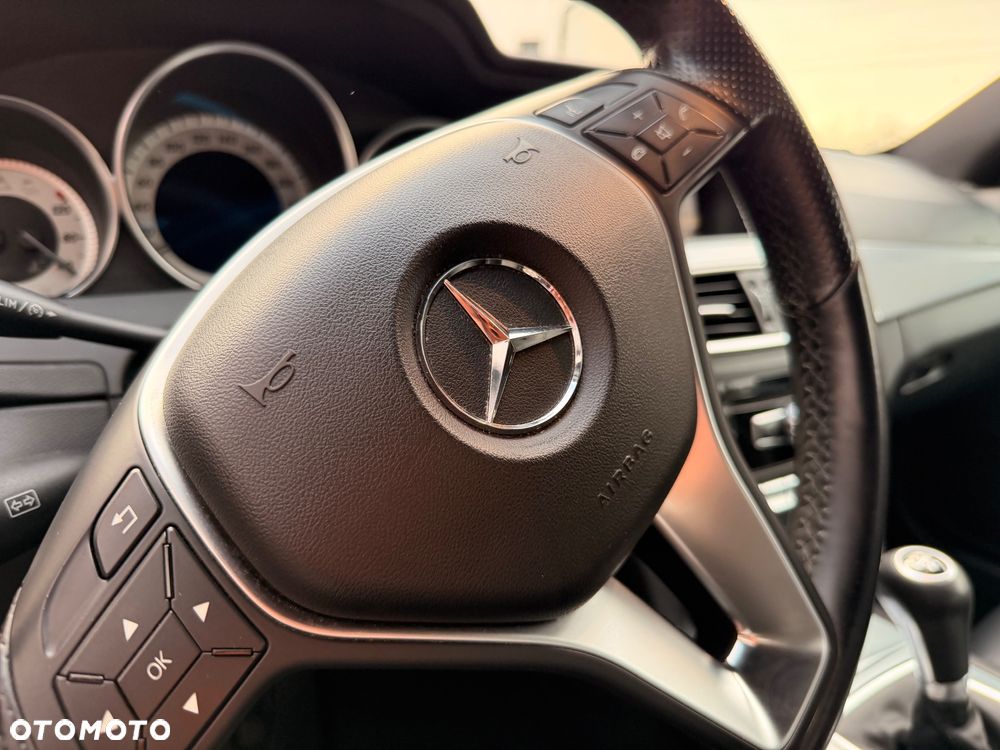 Mercedes-Benz Klasa C 180 BlueEFFICIENCY - 19