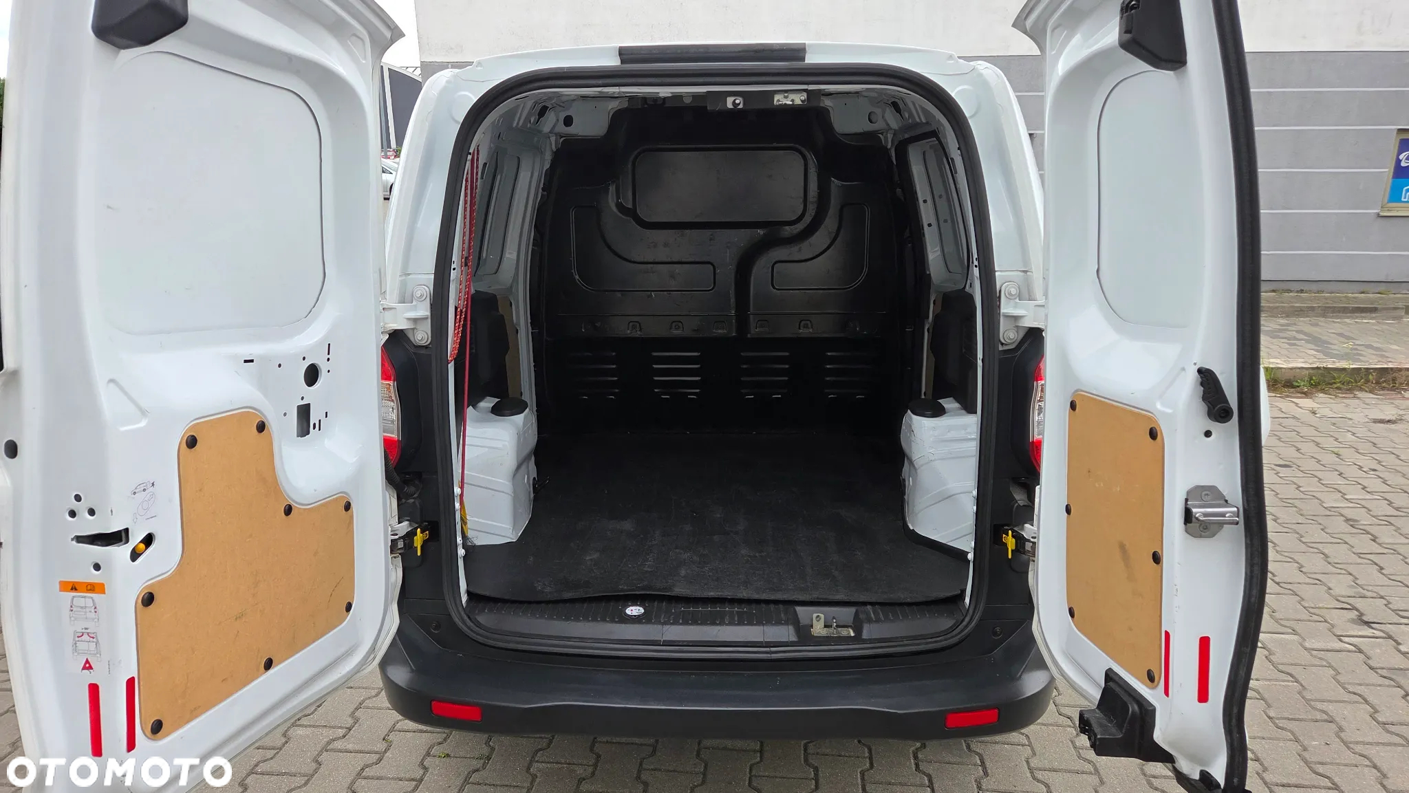 Ford Transit Courier - 18
