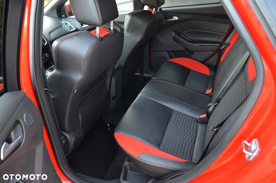 Ford Focus 2.0 EcoBoost ST mit Leder-Sport-Paket - 24