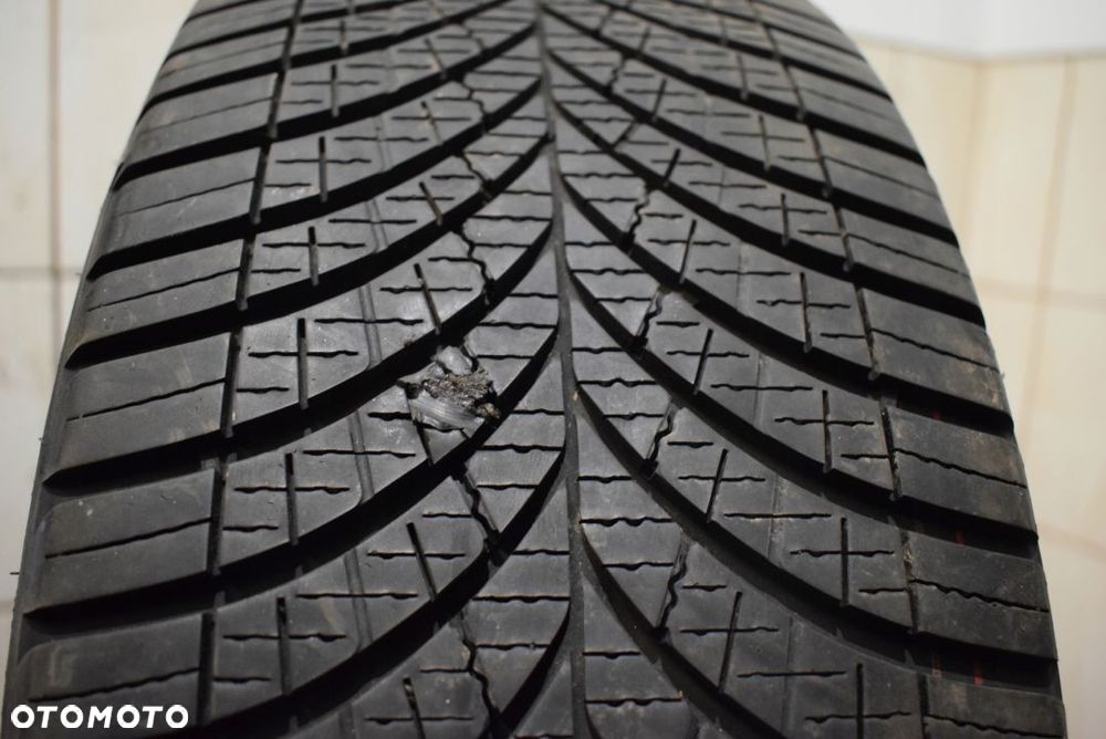 R17C 225/55 Goodyear Vector 4Seasons Cargo Cena za parę - 11