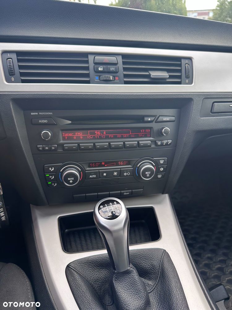 BMW Seria 3 318i - 11