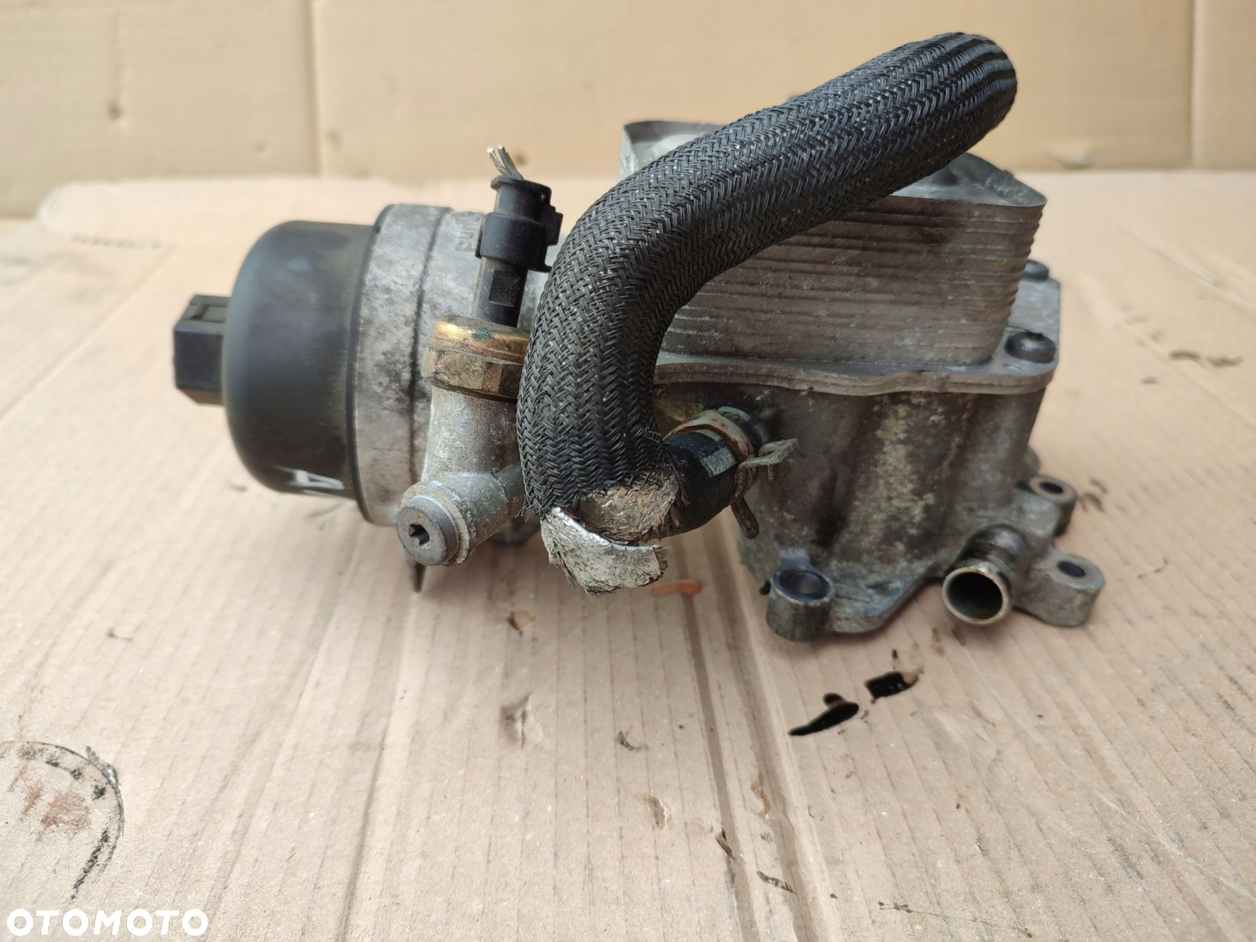 Podstawa obudowa filtra oleju PEUGEOT CITROEN 1.6THP V86437458001 - 3