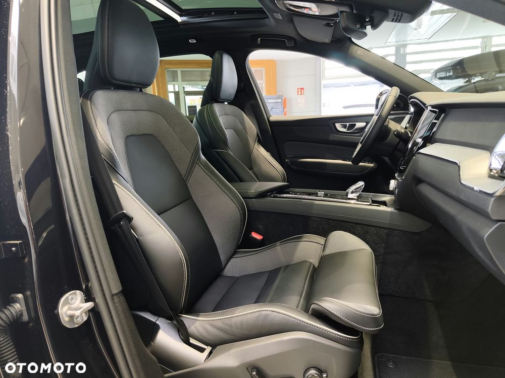 Volvo XC 60 T6 Plug-In Hybrid AWD Plus Black Edition - 17