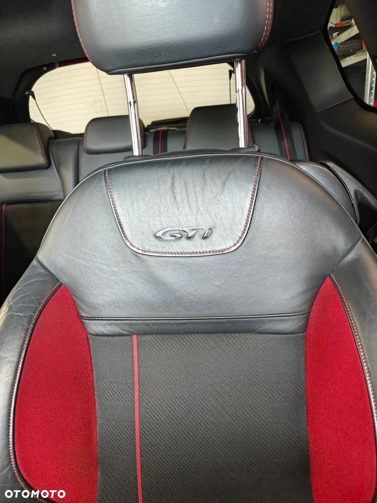 Peugeot 208 GTI 200 THP - 13