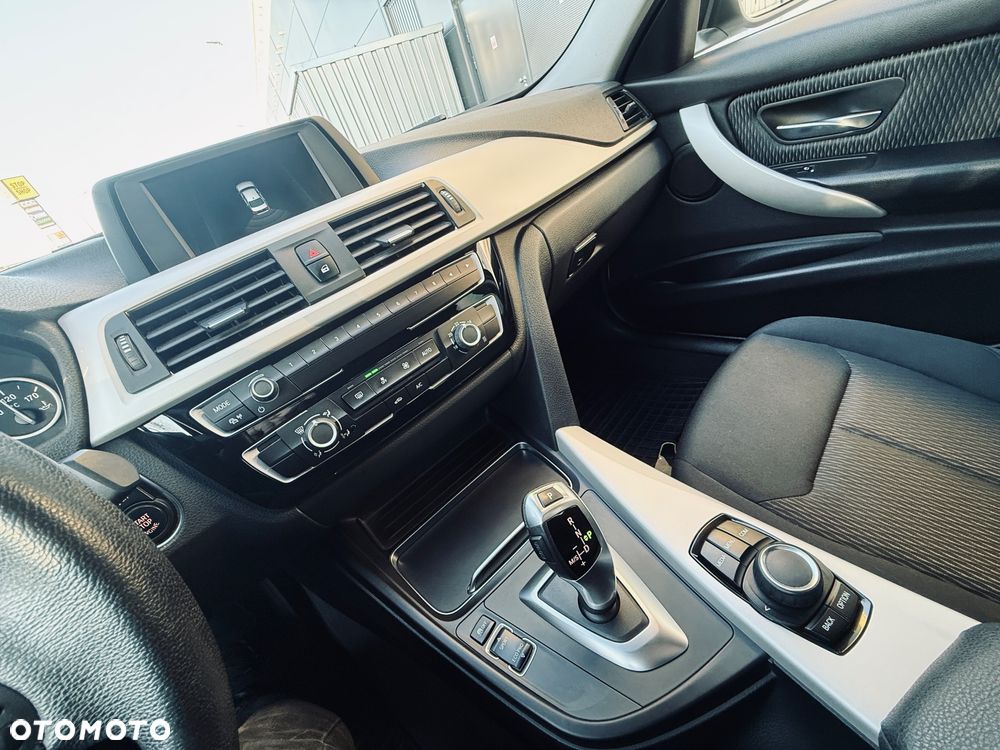 BMW Seria 3 318i - 17