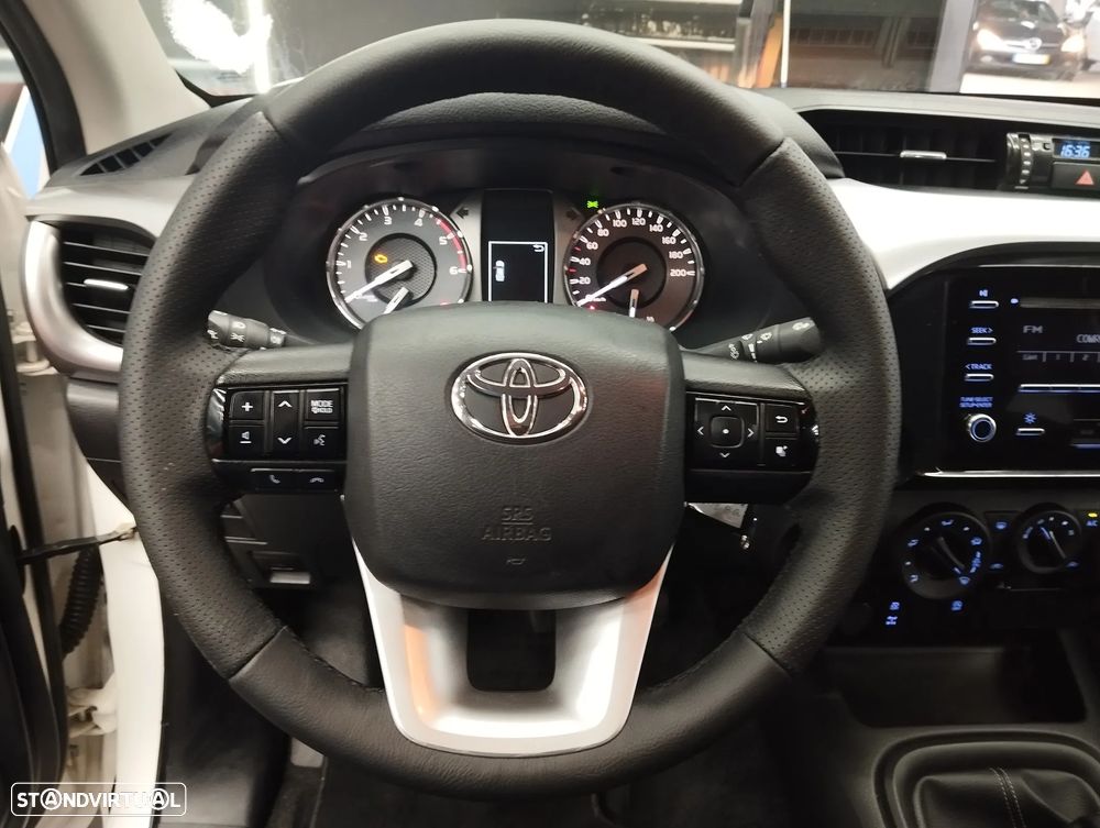 Toyota Hilux 2.4 D-4D 4WD CD CM - 13