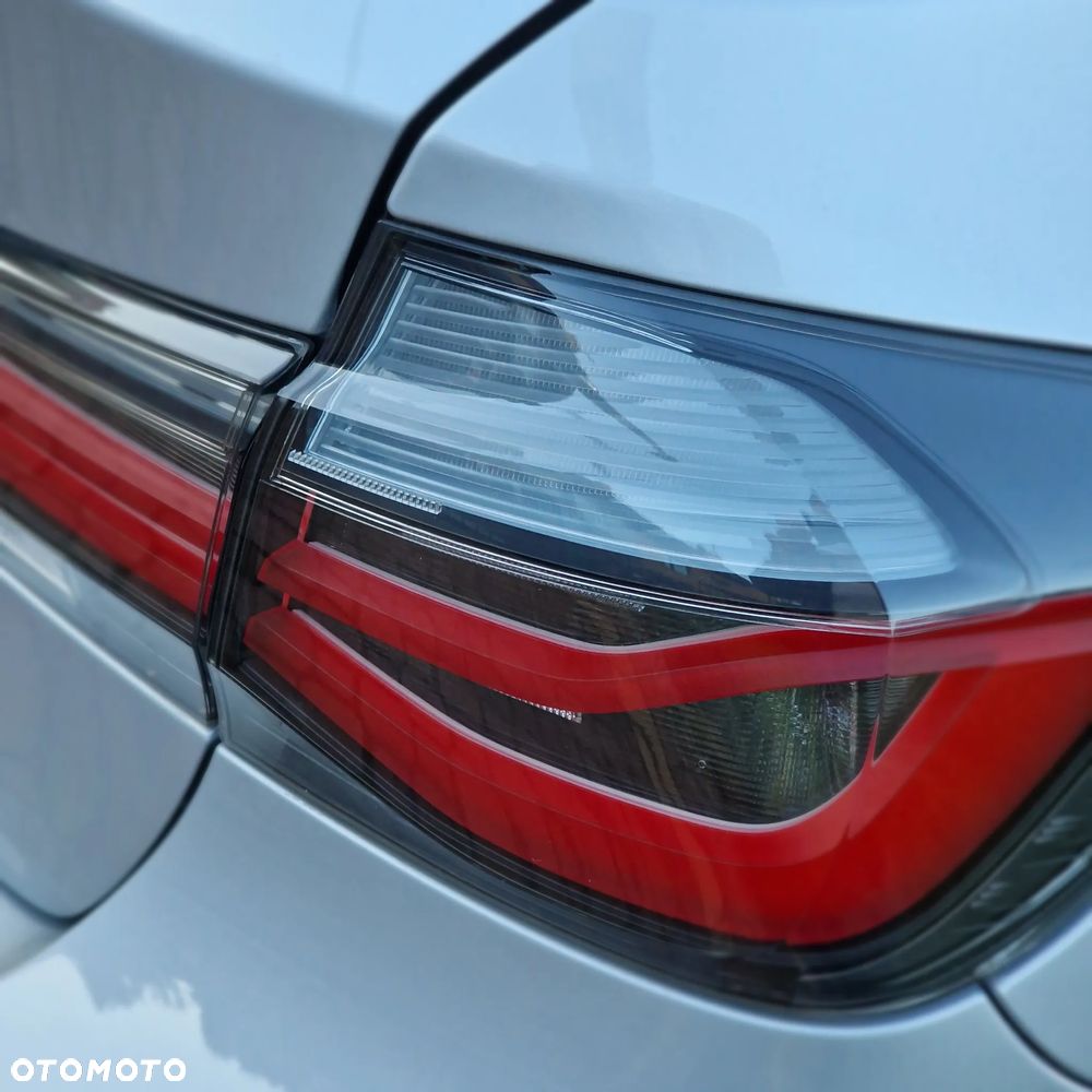 BMW Seria 3 330i xDrive M Sport - 6