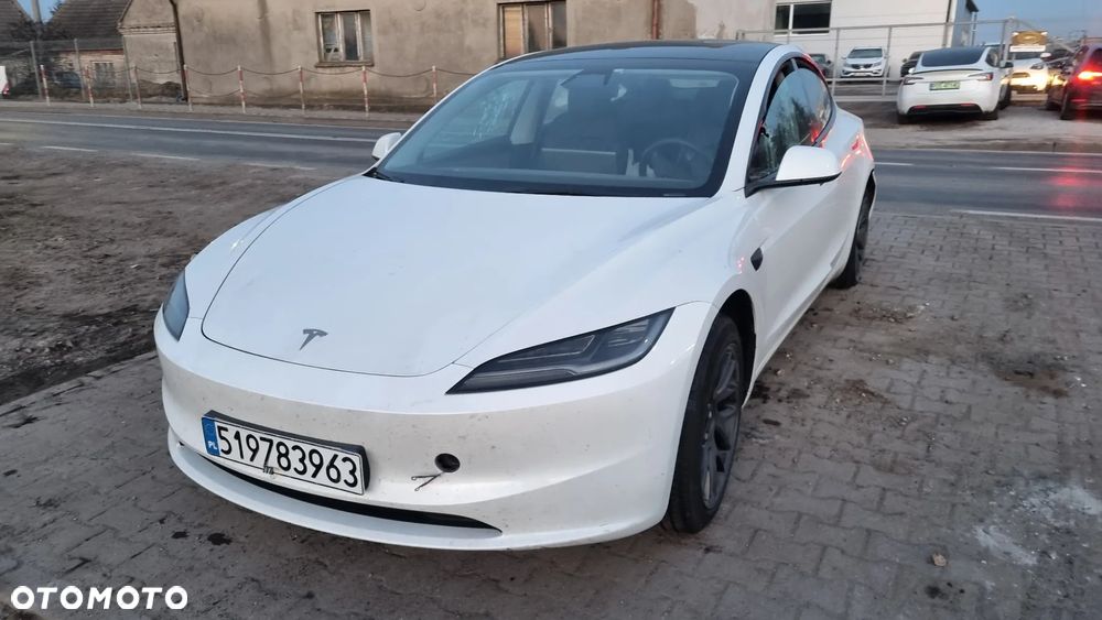 Tesla Model 3 - 6