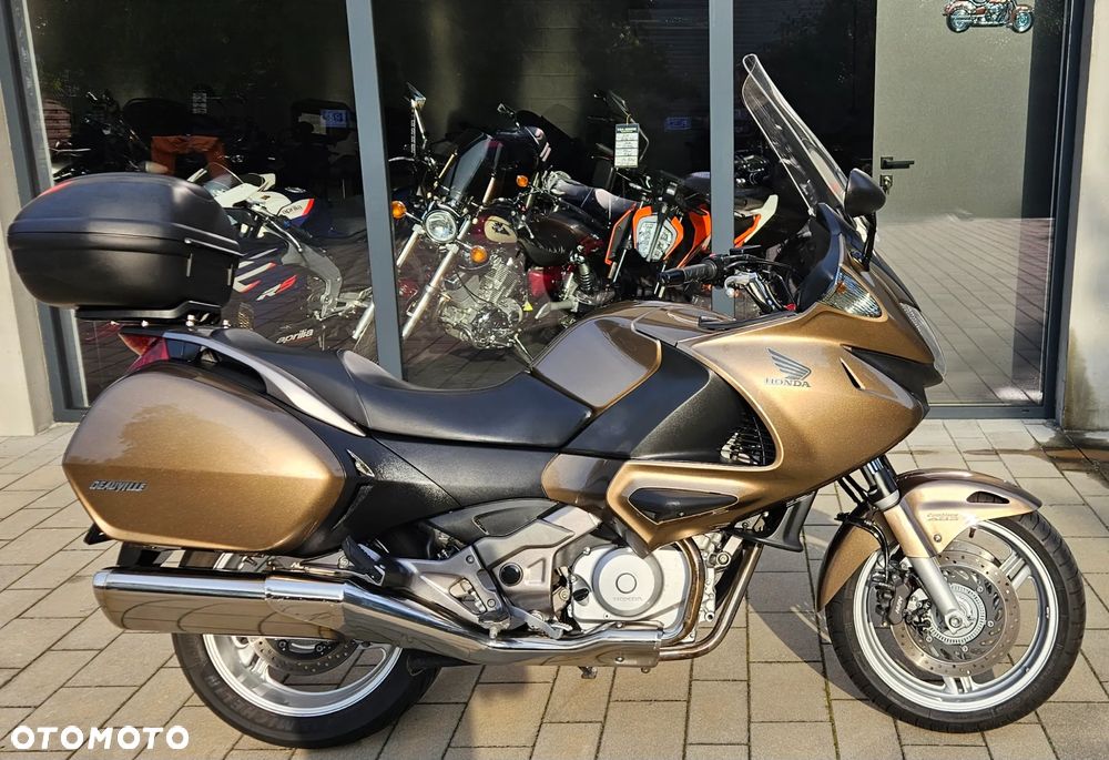 Honda NT - 19