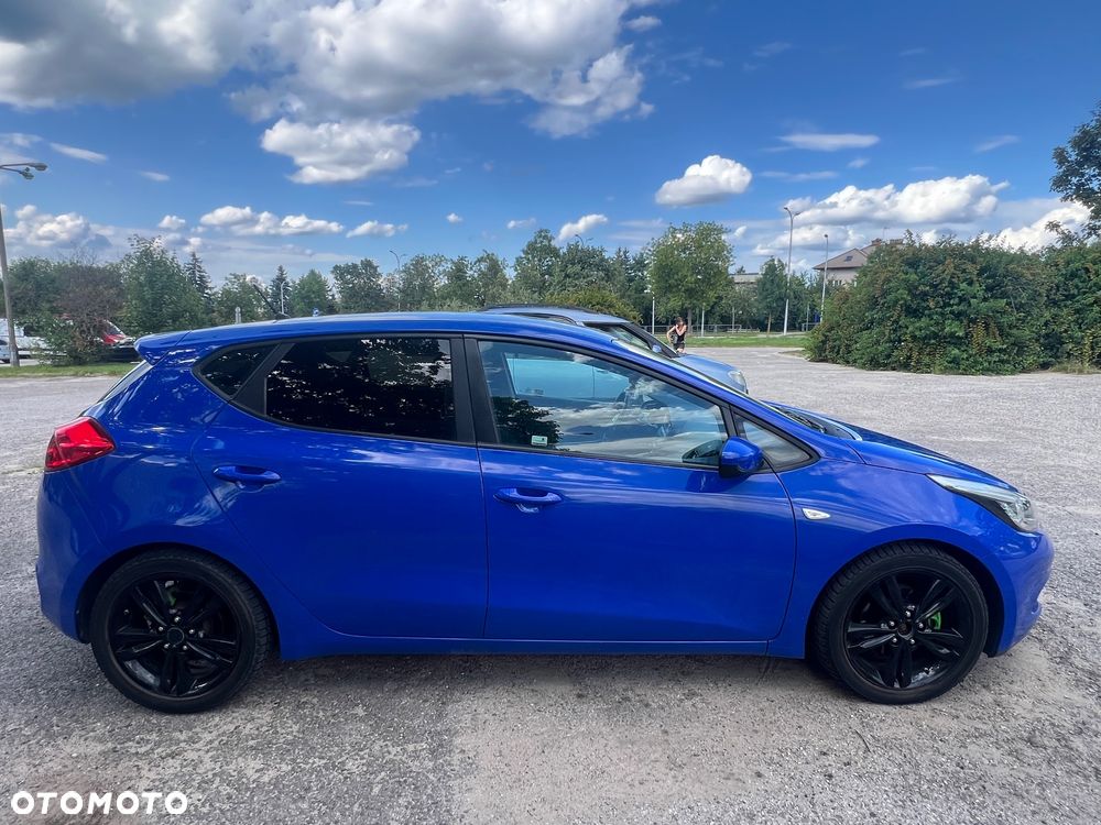 Kia Ceed - 11