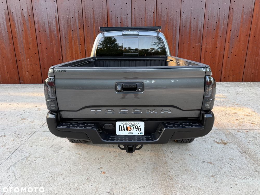 Toyota Tacoma - 8