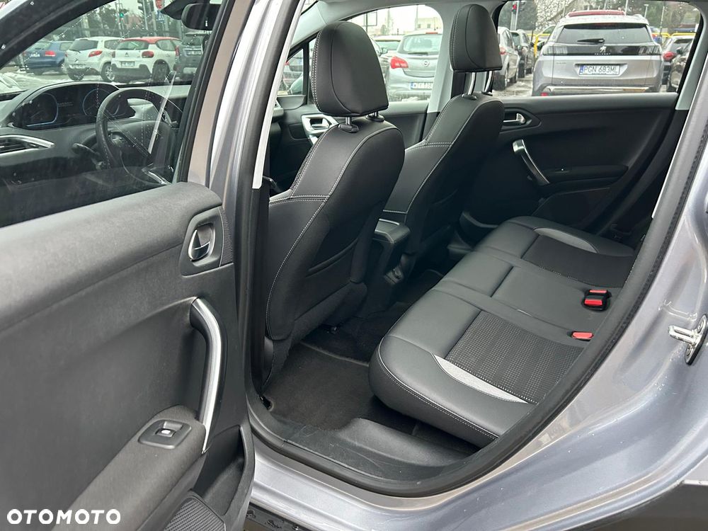 Peugeot 2008 1.2 Pure Tech Allure S&S - 18
