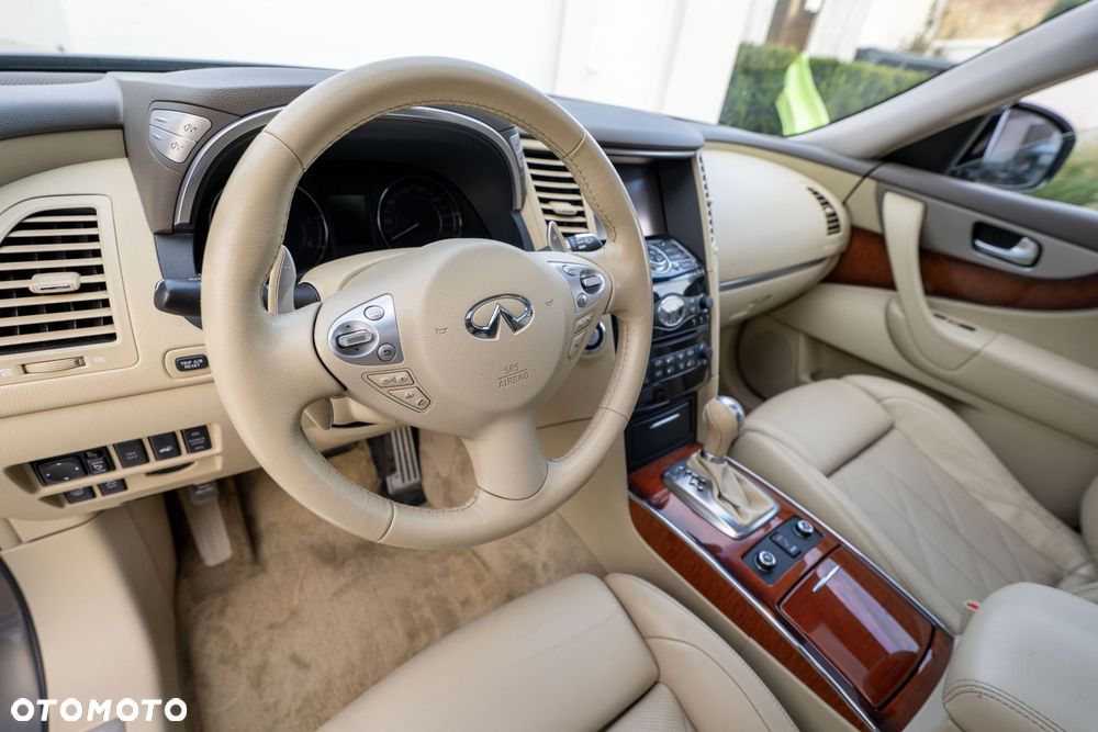 Infiniti QX70 - 15