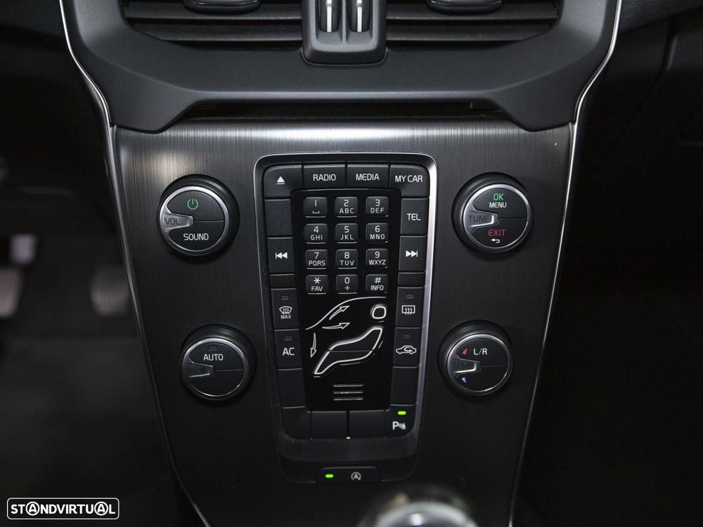 Volvo V40 Cross Country - 15