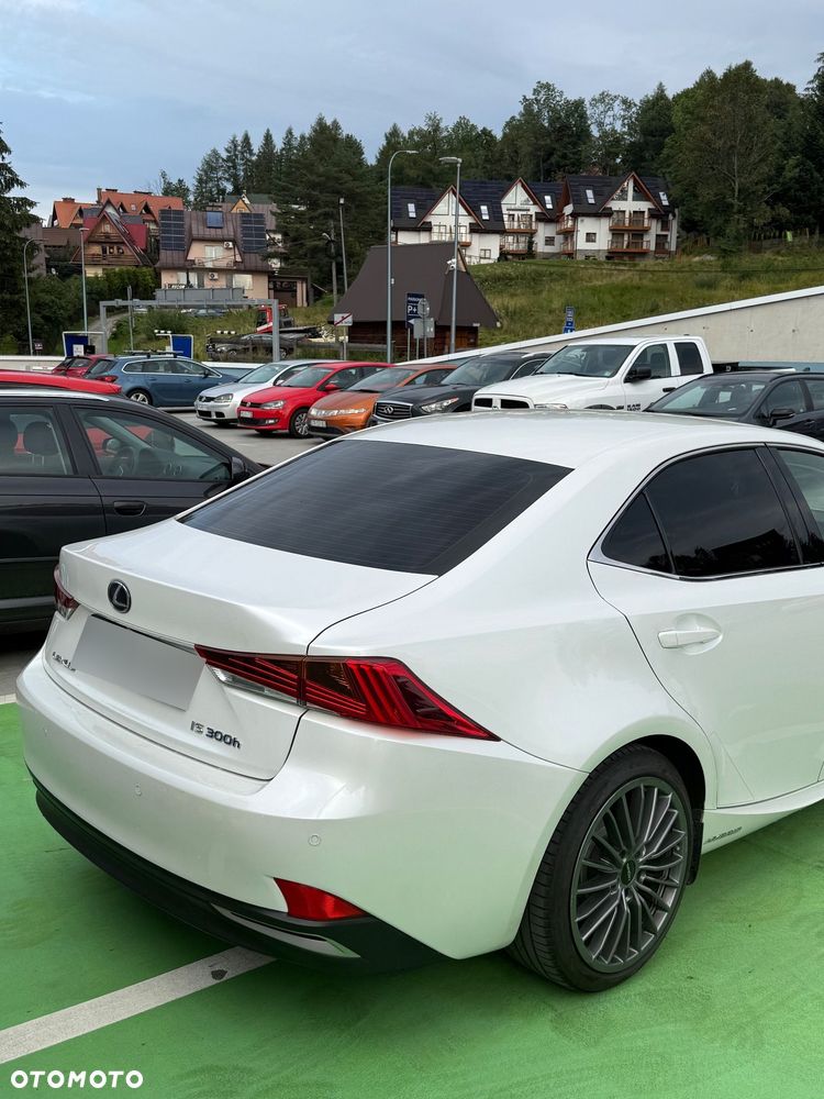 Lexus IS 300h Business Edition - 17
