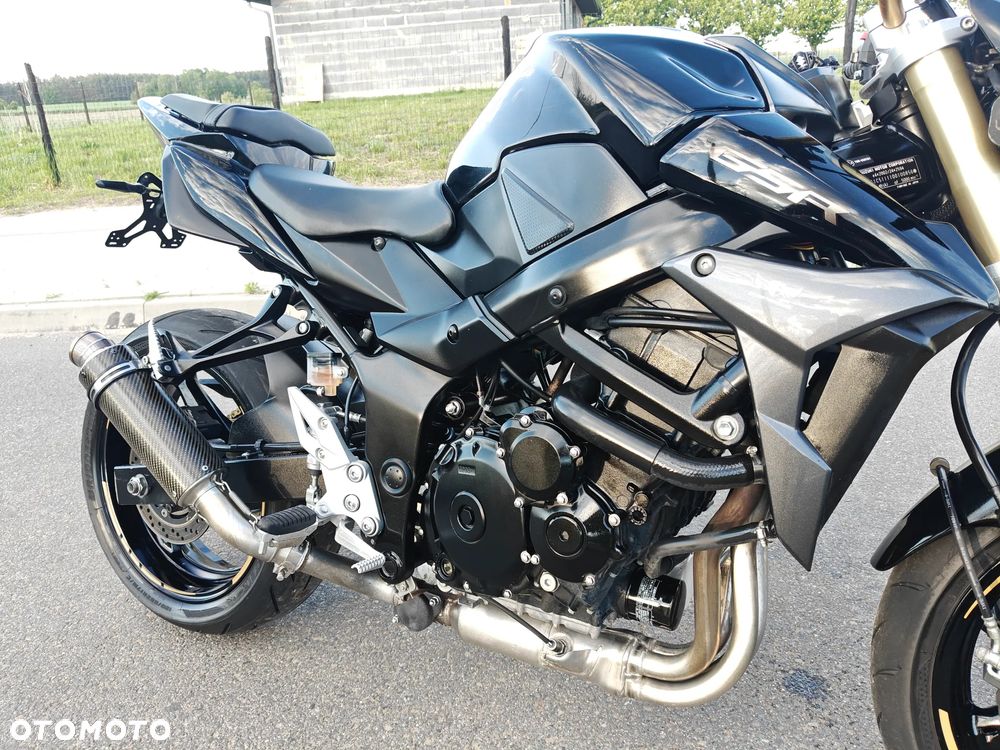 Suzuki GSR - 6
