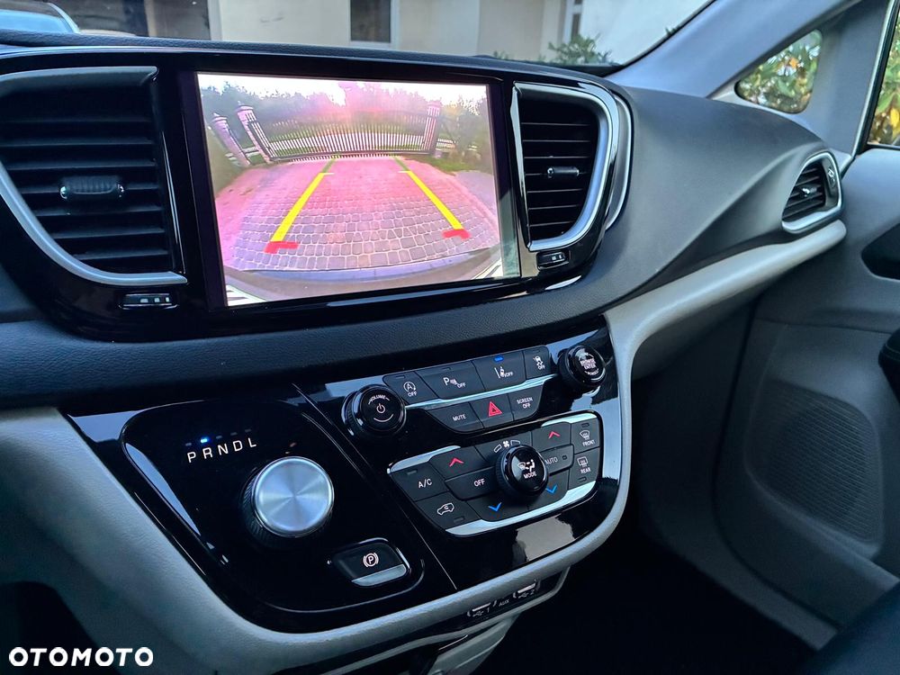Chrysler Pacifica - 27