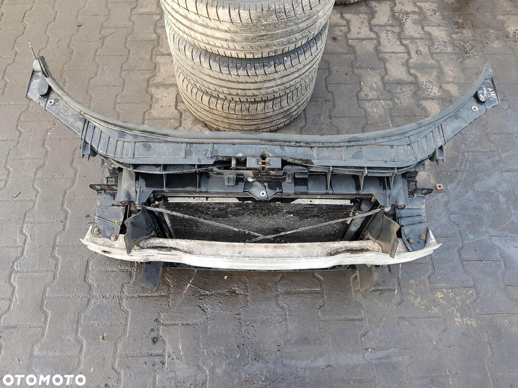 AUDI A3 8P LIFT 08-12r CABRIO 2.0 TDI PAS PRZEDNI CHŁODNICE - 2