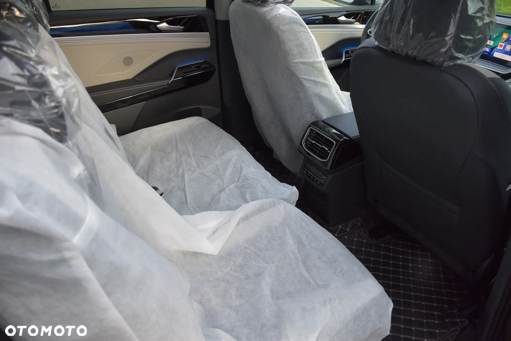 Volkswagen ID.6 - 32