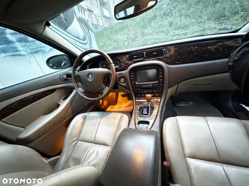 Jaguar S-Type 4.2 V8 - 25