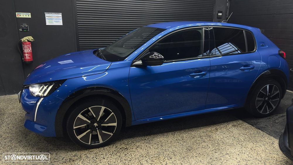 Peugeot e-208 GT - 17
