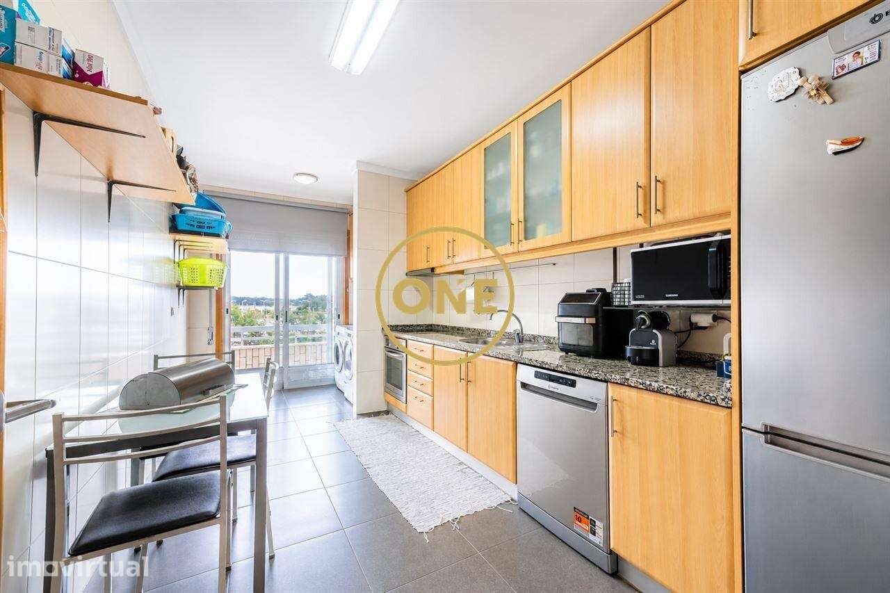 Apartamento T2 Junto ao Metro em Mindelo com Garagem para 3 Carros! - Grande imagem: 2/23