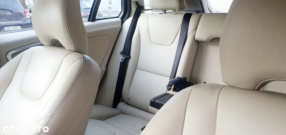 Volvo V60 D4 Geartronic Summum - 17