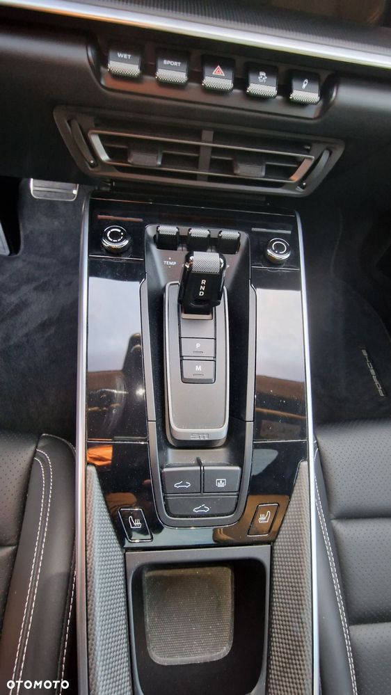 Porsche 911 Carrera - 12