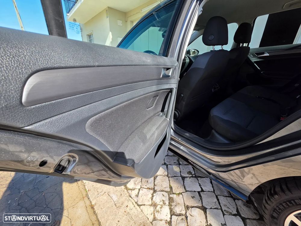 VW Golf 1.6 TDI R-Line - 16