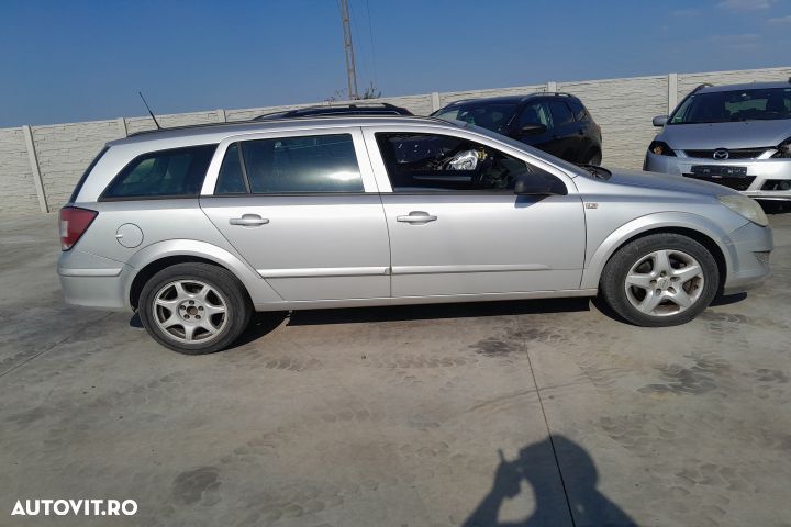 Dezmembrez Opel Astra H [2004 - 2007] Hatchback 1.9 CDTI AT (120 hp) - 3