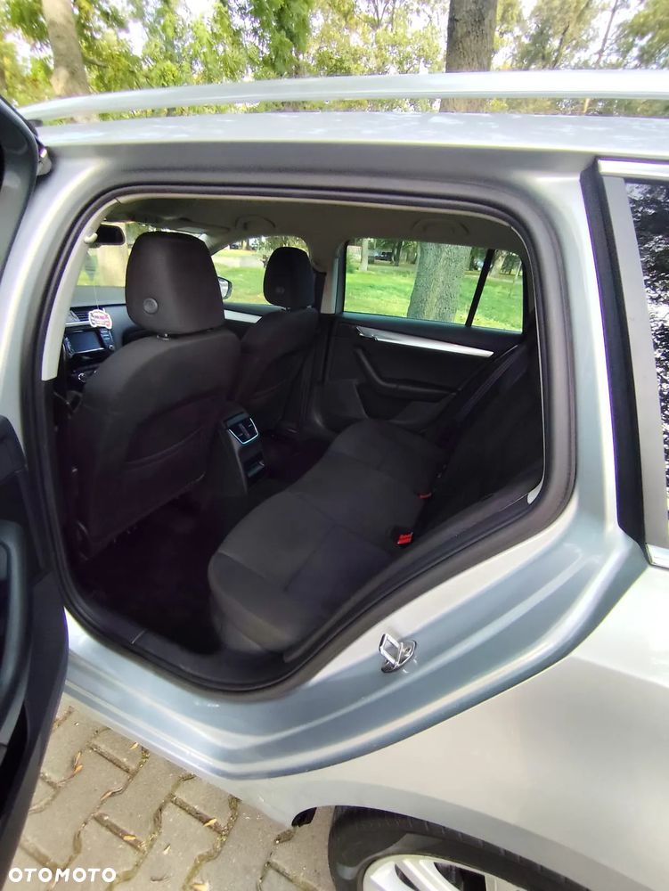 Skoda Octavia 1.6 TDI Elegance DSG - 9