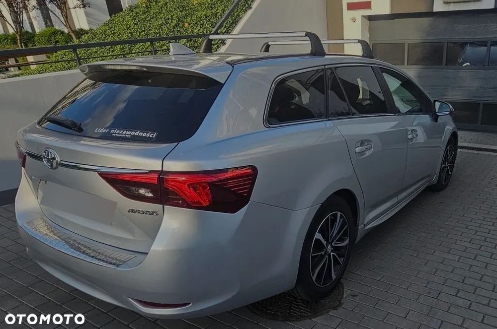 Toyota Avensis 1.8 Premium MS - 31