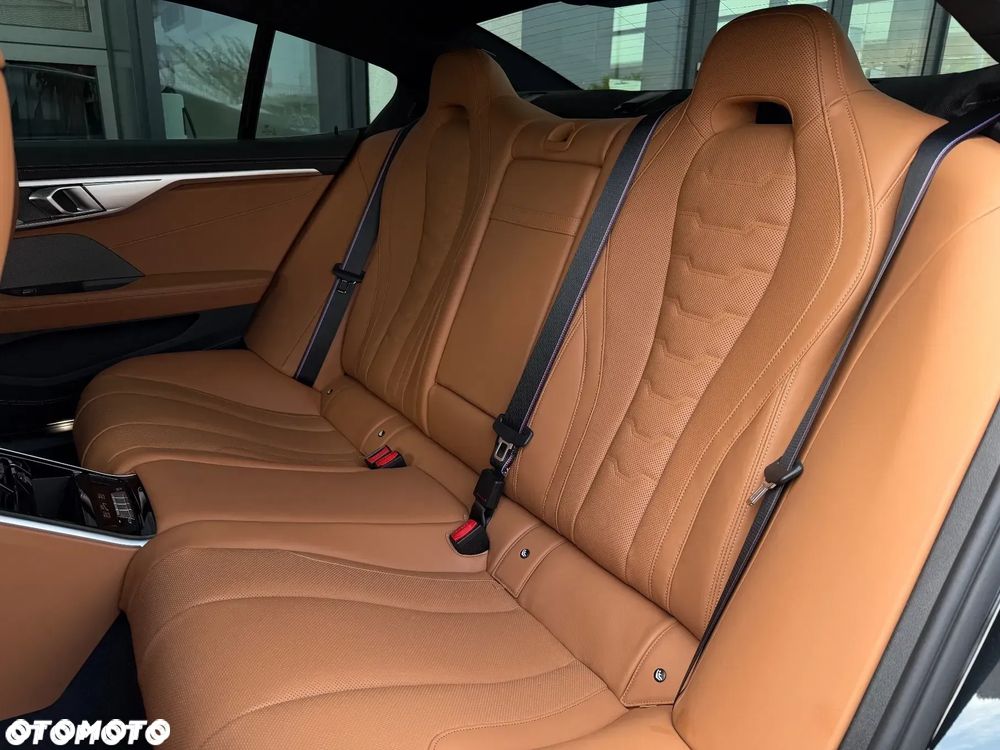 BMW Seria 8 - 28