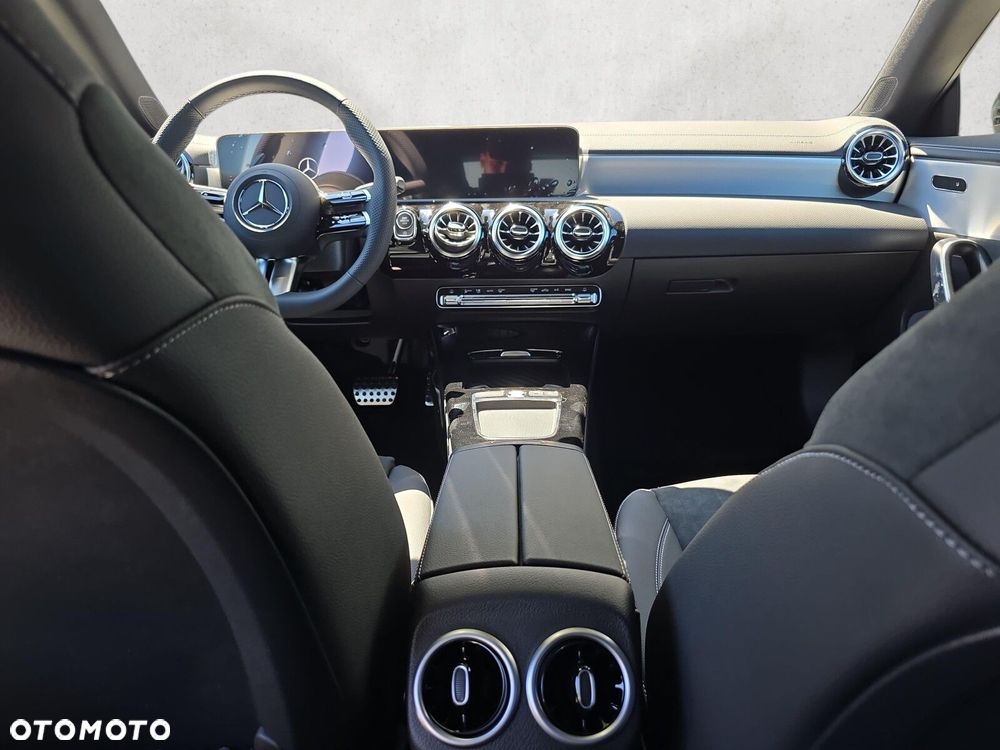 Mercedes-Benz CLA - 13
