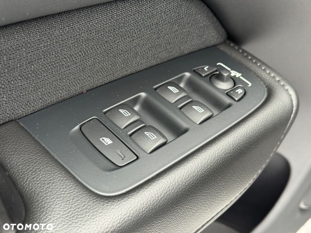 Volvo XC 60 D4 Momentum Pro - 10