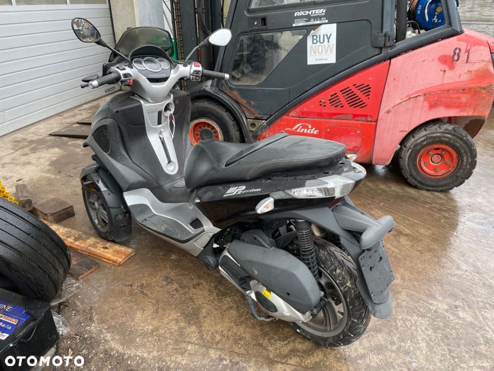 Piaggio MP-3 - 7