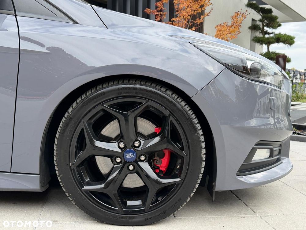Ford Focus 2.0 EcoBoost ST - 11