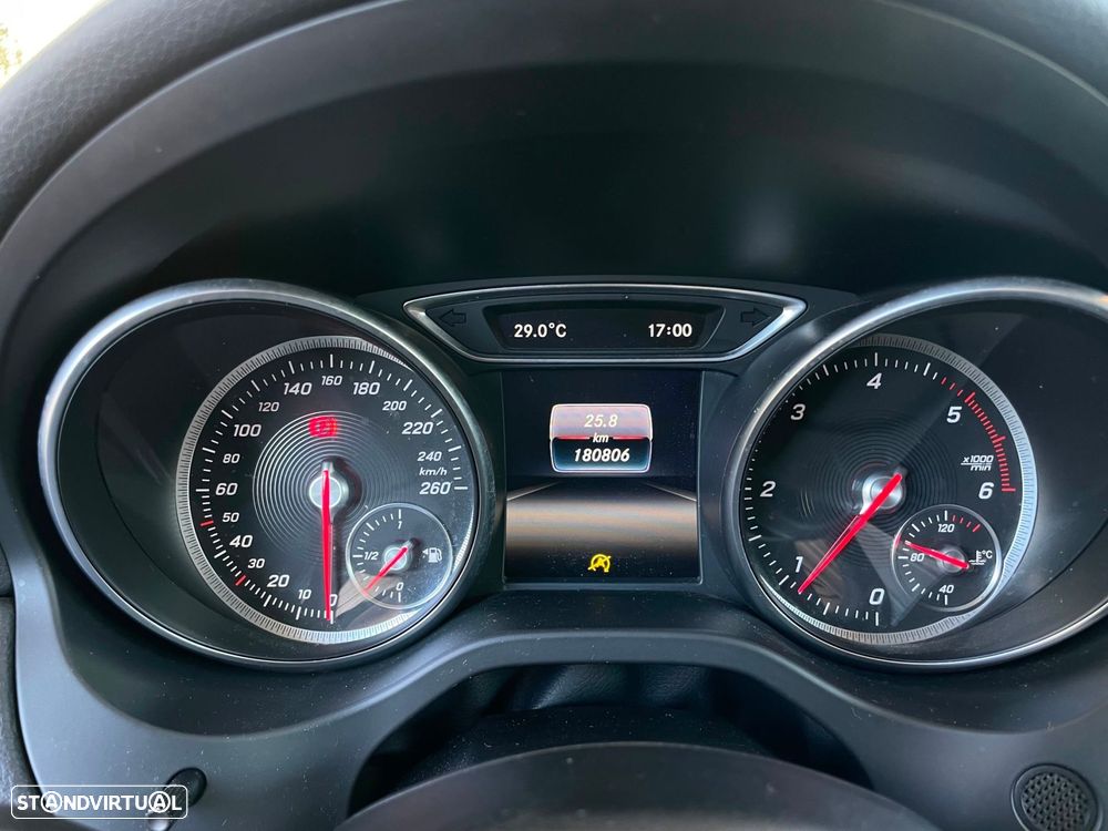 Mercedes-Benz CLA 180 d Shooting Brake - 9