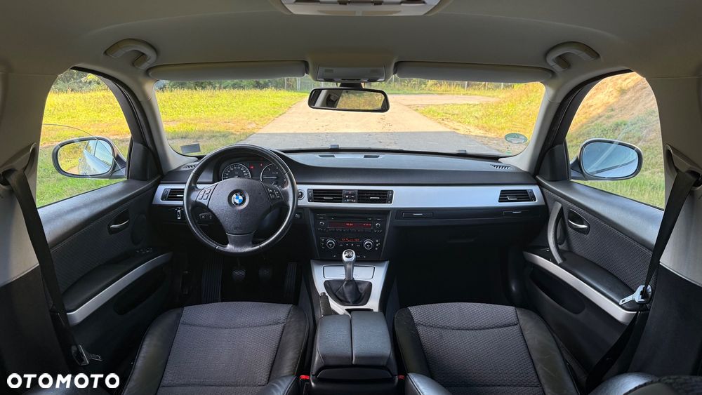 BMW Seria 3 320d xDrive - 24