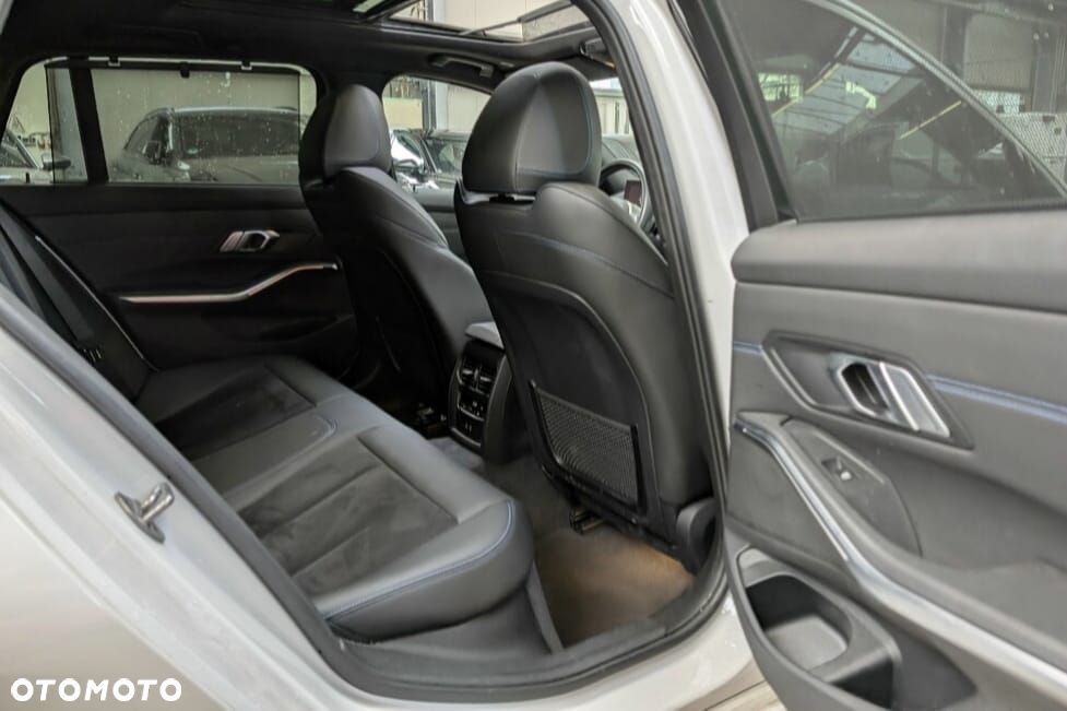 BMW Seria 3 320d xDrive Sport Line Shadow - 11