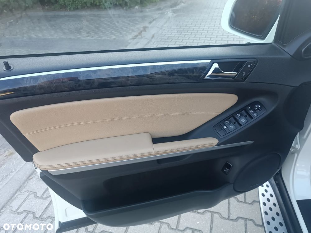 Mercedes-Benz ML 500 4Matic 7G-TRONIC Edition 10 - 11