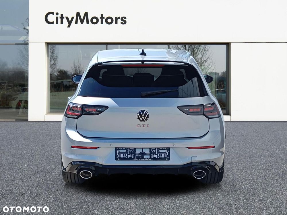 Volkswagen Golf - 10